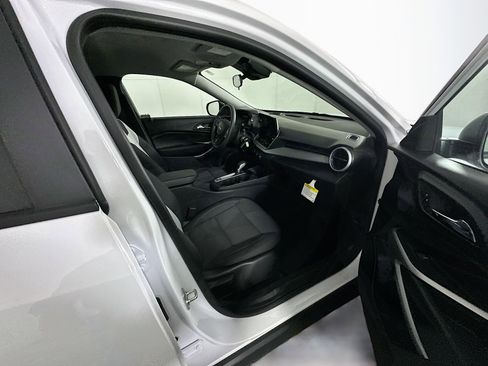 Used 2025 Chevrolet Trax LS image 29