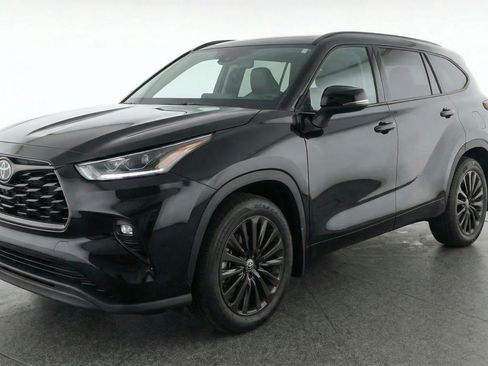 Used 2025 Toyota Highlander XSE AWD/4WD image 3