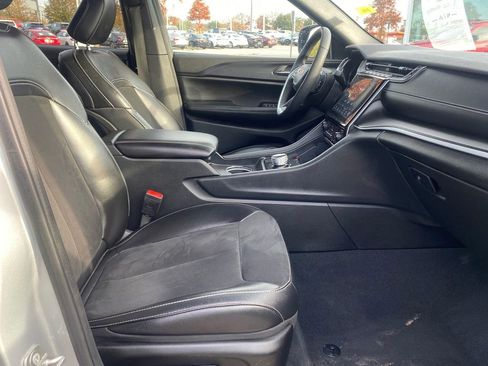 Used 2024 Jeep Grand Cherokee L Laredo image 13