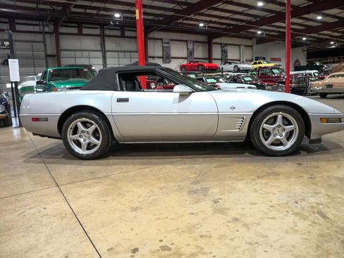 Used 1996 Chevrolet Corvette Convertible RWD image 25