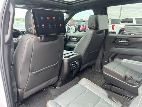 Used 2025 GMC Yukon AT4 w/ AT4 Premium Plus Package AWD/4WD image 33