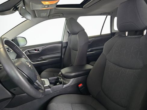 Certified 2021 Toyota RAV4 XLE w/ Convenience Package AWD/4WD image 17