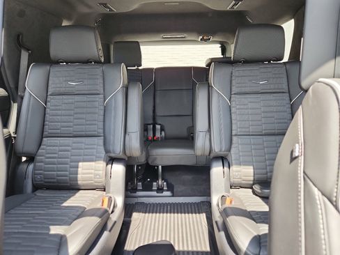 Used 2025 Cadillac Escalade Sport Platinum w/ LPO, Floor Liner Package AWD/4WD image 37