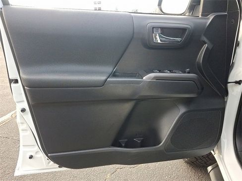 Used 2022 Toyota Tacoma TRD Sport image 12