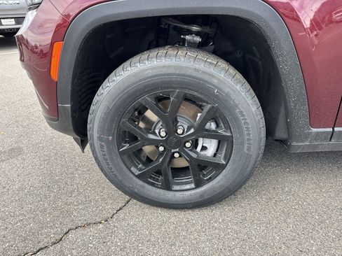 New 2025 Jeep Grand Cherokee L Altitude image 16