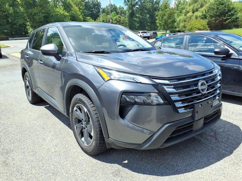 Used 2025 Nissan Rogue SV AWD/4WD image 5