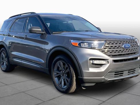 Used 2021 Ford Explorer XLT w/ Equipment Group 202A image 5