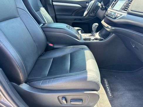 Used 2018 Toyota Highlander XLE FWD image 14