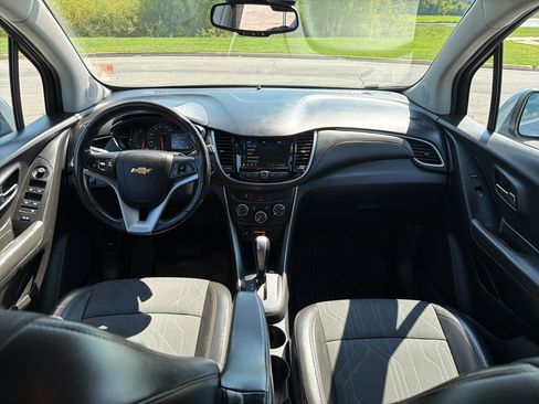 Used 2019 Chevrolet Trax LT w/ LT Convenience Package FWD image 18