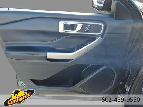 Used 2022 Ford Explorer XLT image 16