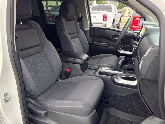 Used 2025 Nissan Frontier SV w/ SV Convenience Package RWD image 16