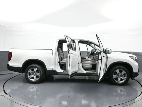 Certified 2025 Honda Ridgeline RTL image 42