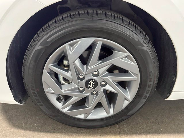 Used 2024 Hyundai Elantra SEL FWD image 28