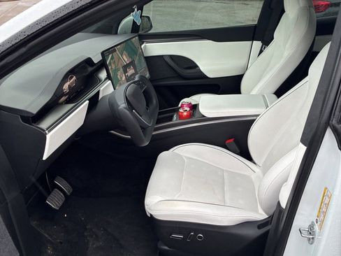 Used 2023 Tesla Model X Plaid image 2