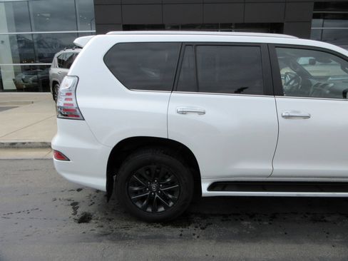 Used 2021 Lexus GX 460 Premium w/ Premium Package image 10