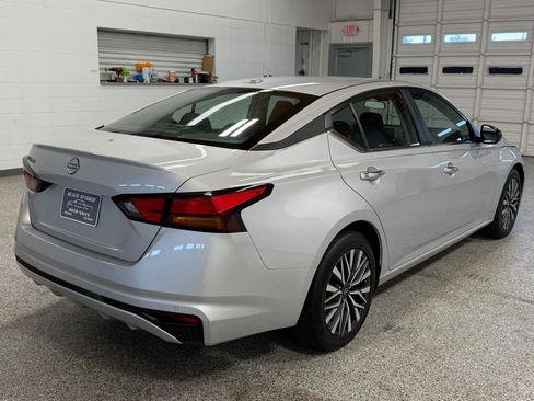 Used 2025 Nissan Altima 2.5 SV FWD image 4