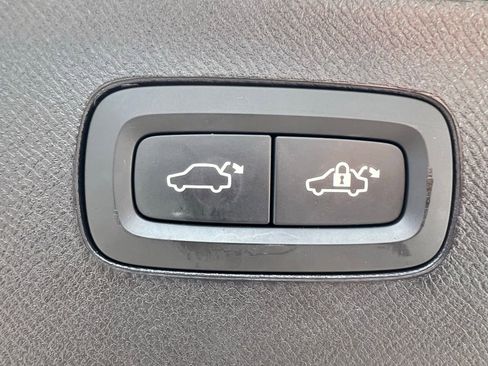 Used 2020 Volvo XC90 T5 Momentum w/ Protection Package Premier FWD image 22