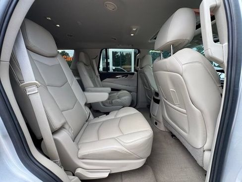 Used 2020 Cadillac Escalade Luxury w/ LPO, Radiant Package AWD/4WD image 14