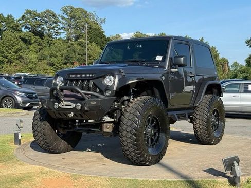 Used 2018 Jeep Wrangler Rubicon w/ Cold Weather Group AWD/4WD image 3