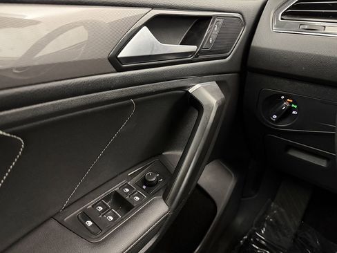 Used 2023 Volkswagen Tiguan SE FWD image 13