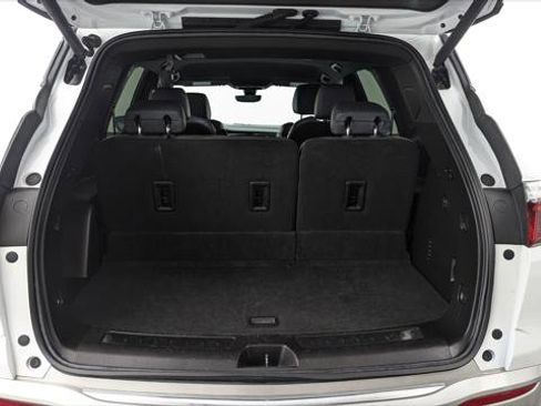 Used 2024 Buick Enclave Premium image 18