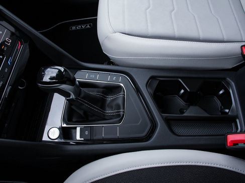 New 2026 Volkswagen Taos SE FWD image 22