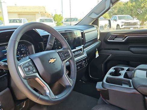 Used 2023 Chevrolet Silverado 1500 LT AWD/4WD image 12