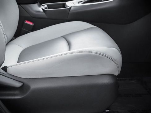 Used 2021 Toyota RAV4 XLE Premium image 24