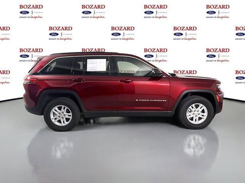 Used 2025 Jeep Grand Cherokee Laredo w/ Trailer Tow Package AWD/4WD image 9