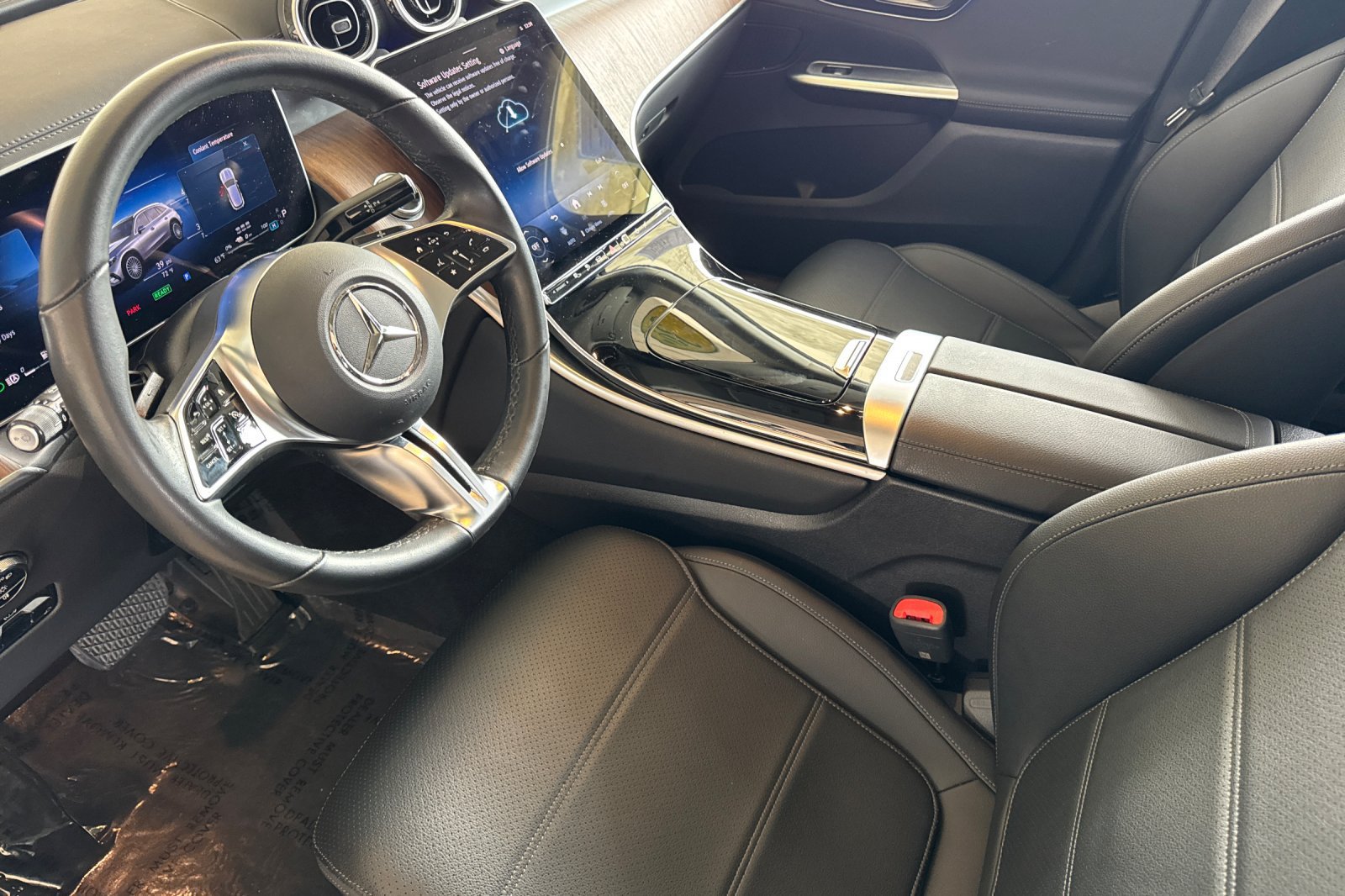 Used 2025 Mercedes-Benz GLC 350e 4MATIC image 10
