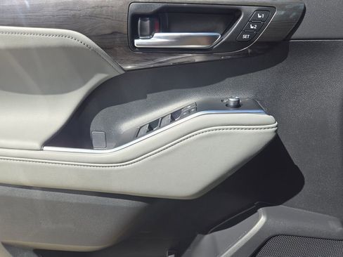 New 2026 Toyota Highlander Limited AWD/4WD image 18