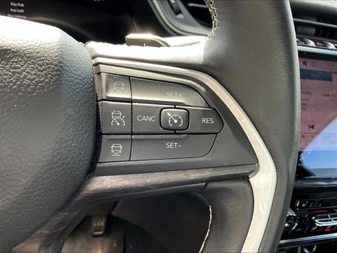 Used 2022 Jeep Grand Cherokee L Limited AWD/4WD image 13