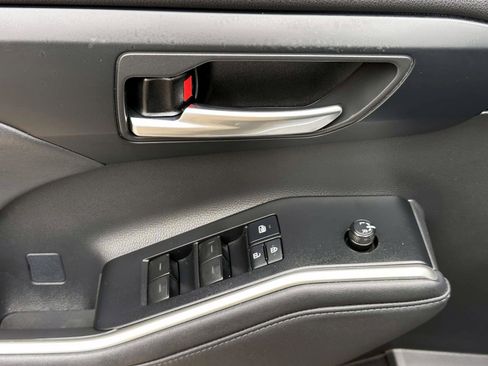 Certified 2021 Toyota Highlander XLE image 13