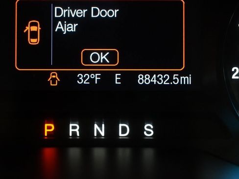 Used 2015 Ford Edge SE image 4