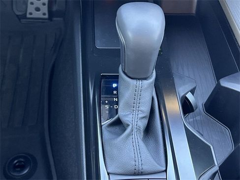 Used 2025 Toyota Camry SE image 16