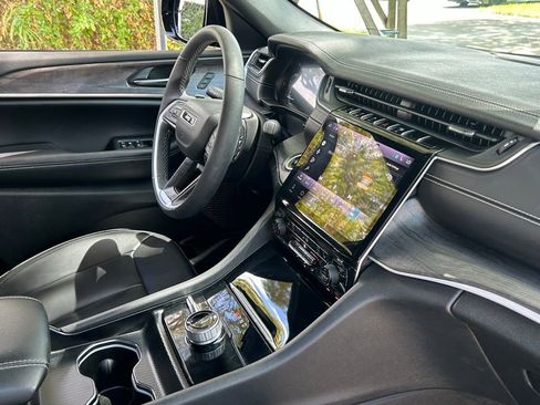 Certified 2024 Jeep Grand Cherokee Limited w/ Black Appearance Package image 35