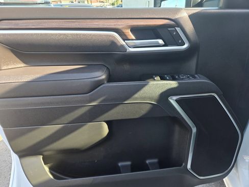 Used 2025 Chevrolet Silverado 3500 LT w/ Convenience Package image 9