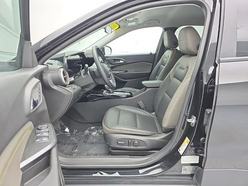 Used 2025 Chevrolet Trax ACTIV FWD image 14