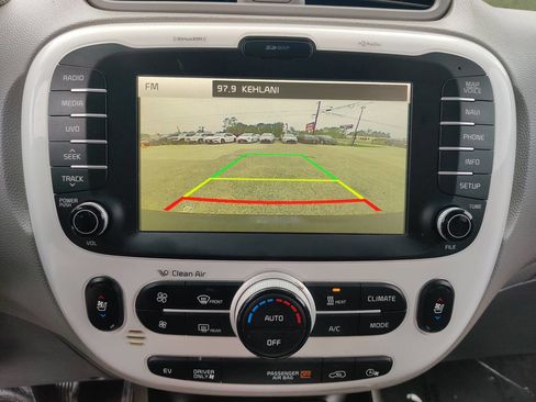 Used 2016 Kia Soul EV + image 13