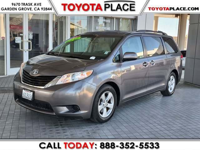 Used 2013 Toyota Sienna LE w/ Towing Pkg FWD image 1