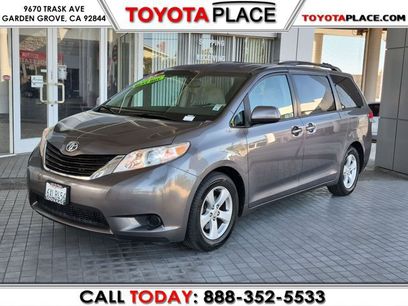 Used 2013 Toyota Sienna LE w/ Towing Pkg