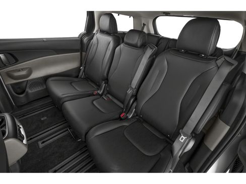 Used 2025 Kia Carnival SX FWD image 8