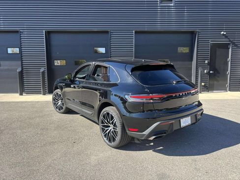 Used 2026 Porsche Macan AWD/4WD image 3