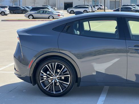 Used 2023 Toyota Prius XLE image 11