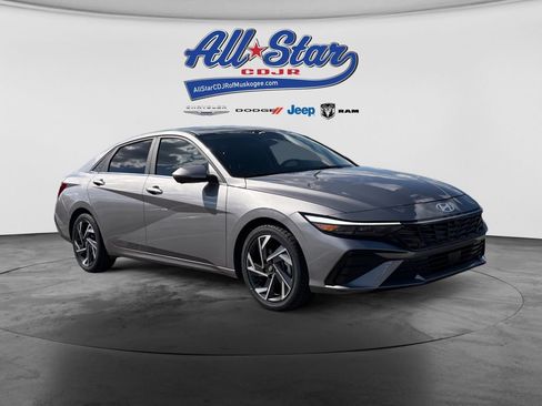 Used 2024 Hyundai Elantra Limited FWD image 3
