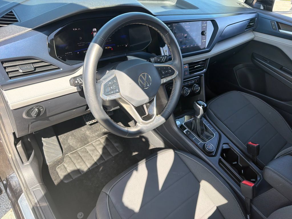 Used 2024 Volkswagen Taos SE AWD/4WD image 8