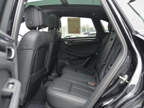 Certified 2026 Porsche Macan AWD/4WD image 22