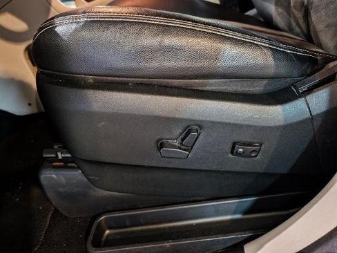 Used 2019 Dodge Grand Caravan SXT FWD image 16