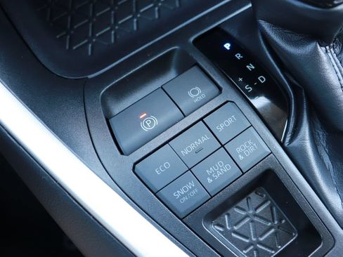 Used 2025 Toyota RAV4 LE AWD/4WD image 18