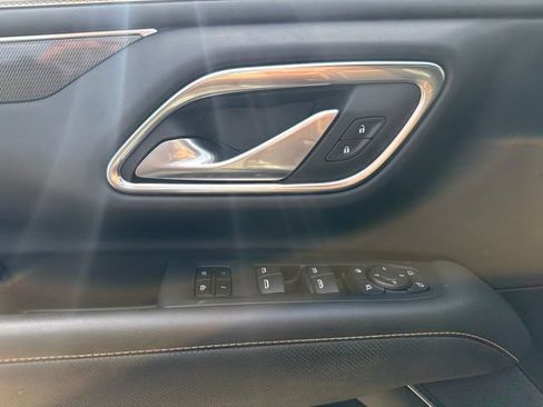 Used 2024 GMC Yukon AT4 w/ Technology Package AWD/4WD image 9